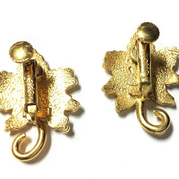 1960s Signed Roget Gold Plated Ivy Leaf Clip Earrings - Picture 2 of 2